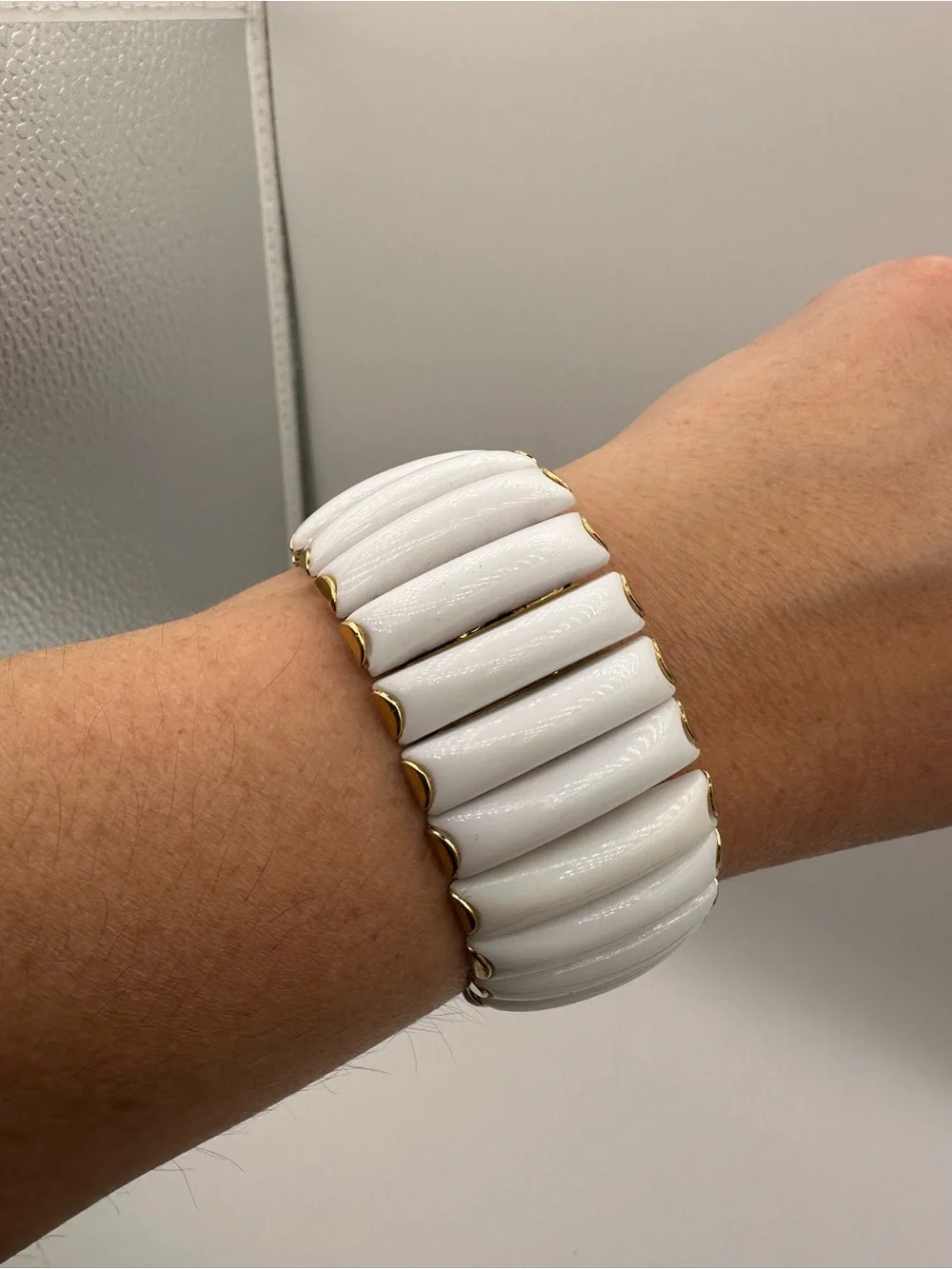 1960s Vintage Expansion Bracelet: Gold Tone & White Plastic